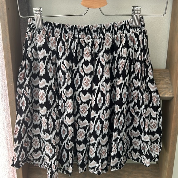 Brandy Melville Patterned Pleated Mini Skirt One size Elastic Waist - Picture 6 of 9